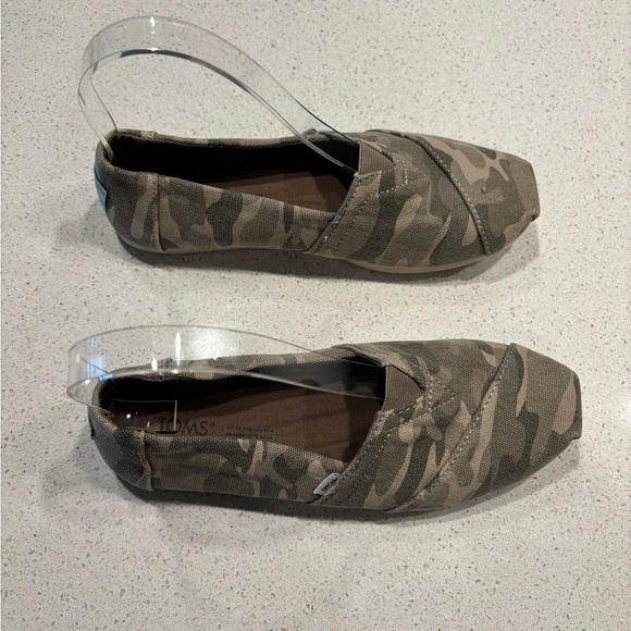 Toms | Camouflage Canvas Loafers - Picture 2 of 7